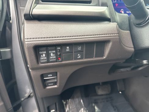 Used 2019 Honda Odyssey EX image 16