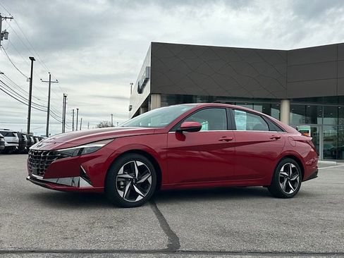 Used 2023 Hyundai Elantra Limited w/ Cargo Package image 2