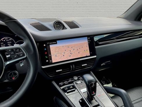Used 2023 Porsche Cayenne w/ Premium Package AWD/4WD image 9