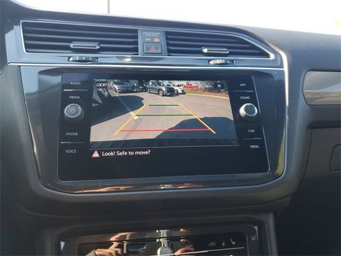 Used 2023 Volkswagen Tiguan SE R-Line image 23