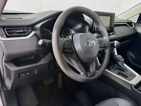 Used 2020 Toyota RAV4 LE FWD image 9