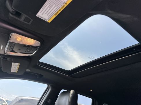 Used 2017 Jeep Grand Cherokee Limited image 11