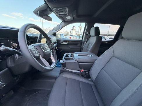 New 2026 GMC Sierra 1500 SLE image 4