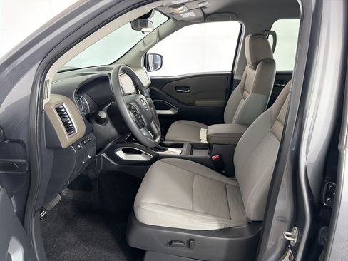 Used 2022 Nissan Frontier SV w/ Technology Package AWD/4WD image 6