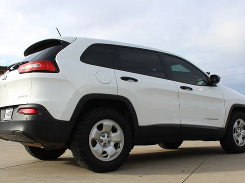 Used 2017 Jeep Cherokee Sport w/ Cold Weather Group image 21