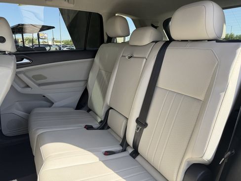 Used 2022 Volkswagen Tiguan SE FWD image 35