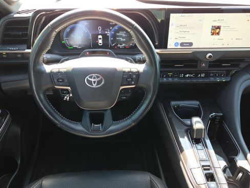 Certified 2024 Toyota Crown Platinum AWD/4WD image 11