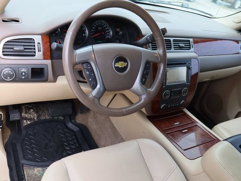 Used 2012 Chevrolet Avalanche LTZ RWD image 12