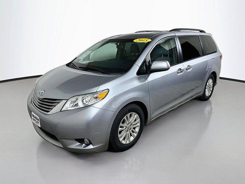 Used 2015 Toyota Sienna XLE w/ XLE Navigation Package FWD image 3