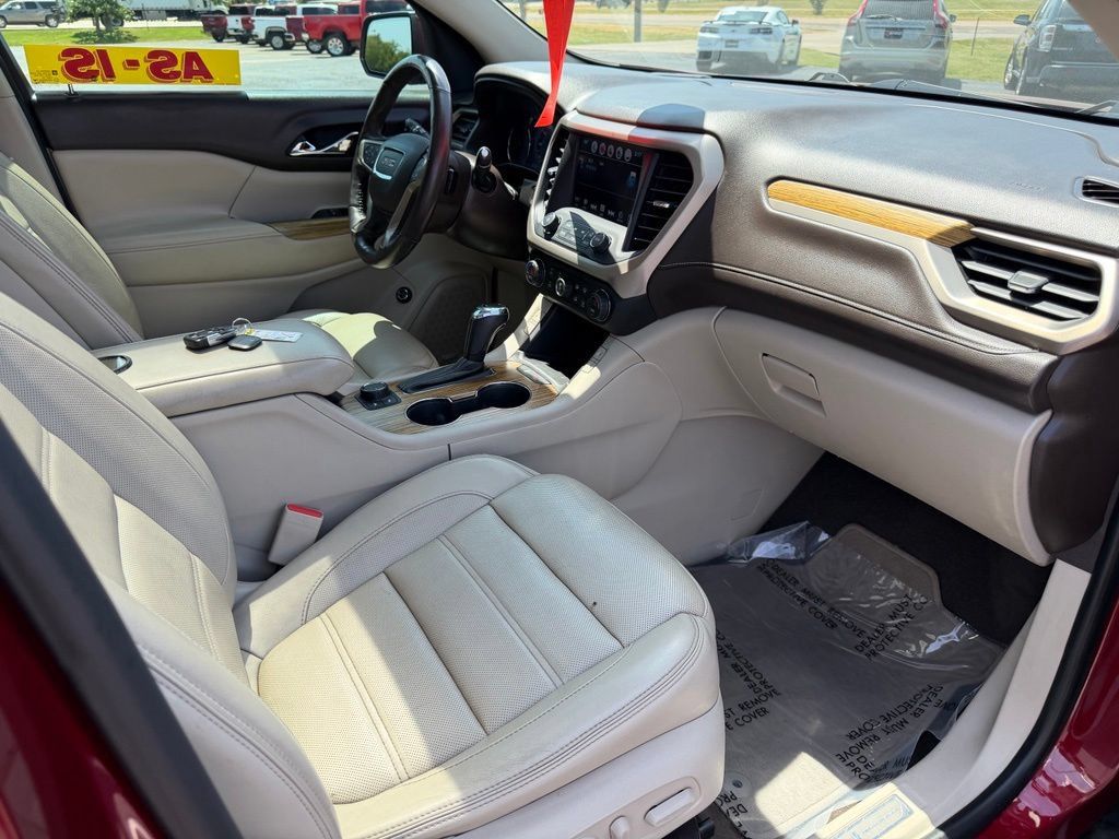 Used 2017 GMC Acadia Denali w/ Technology Package FWD image 18