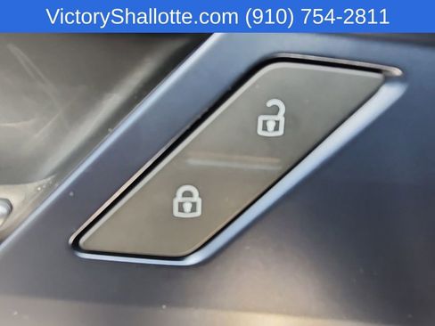 Used 2022 Volkswagen Taos SE FWD image 21