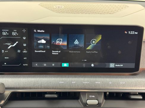 Used 2024 Kia EV9 Land image 28