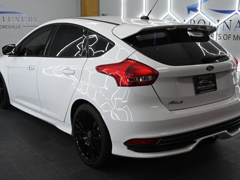 Used 2017 Ford Focus ST w/ Equipment Group 401A FWD image 2