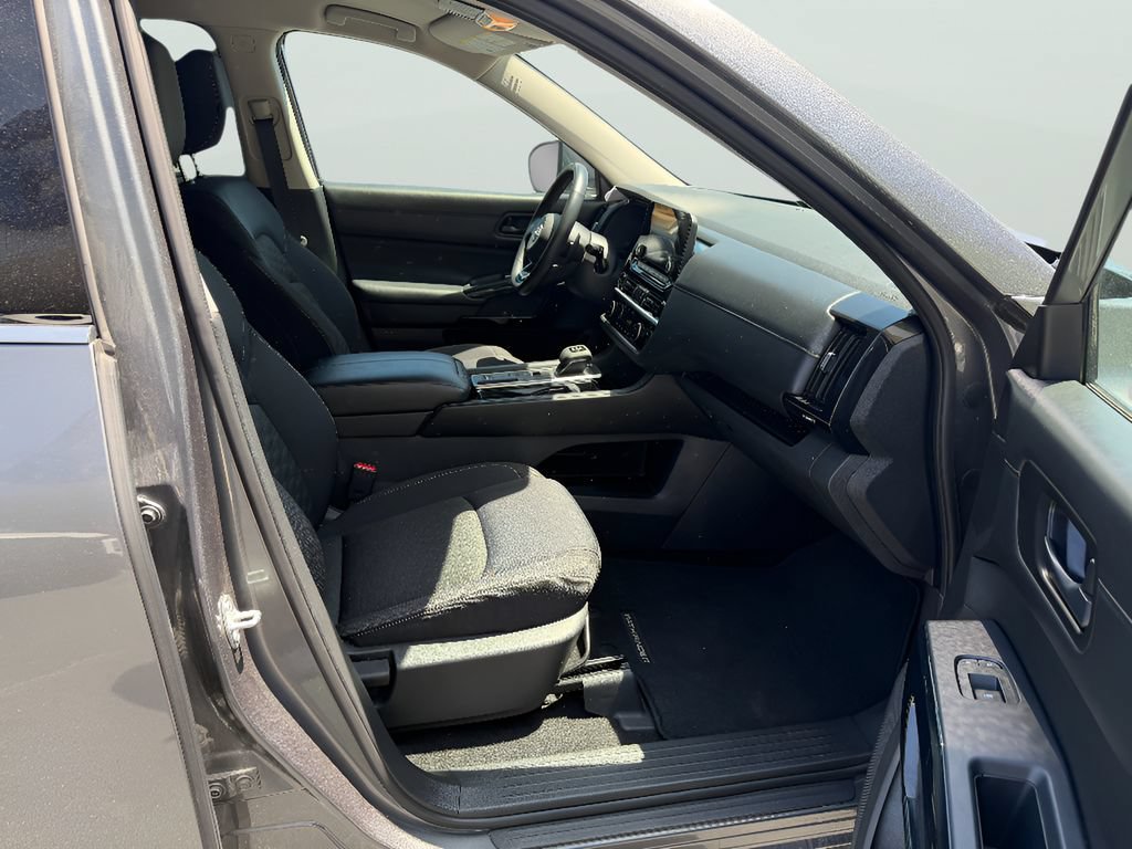 Used 2024 Nissan Pathfinder SV FWD image 17