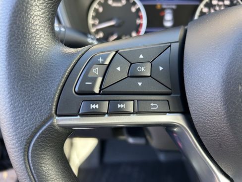 Used 2025 Nissan Altima 2.5 SV image 13