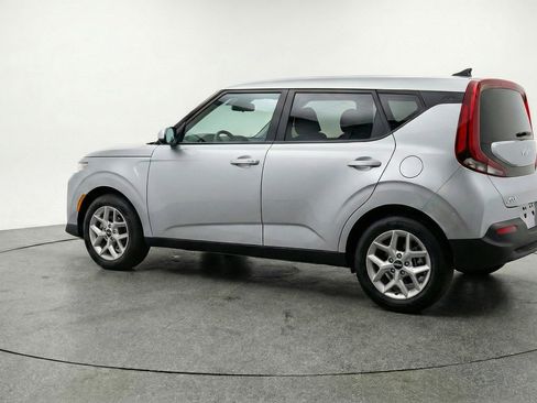 Used 2025 Kia Soul LX w/ LX Technology Package FWD image 6