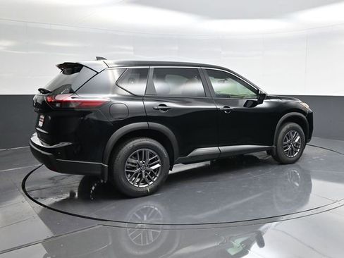 Used 2025 Nissan Rogue S image 3