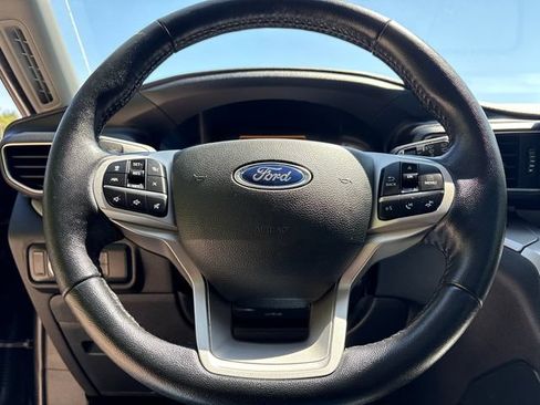Used 2022 Ford Explorer XLT w/ Equipment Group 202A AWD/4WD image 30