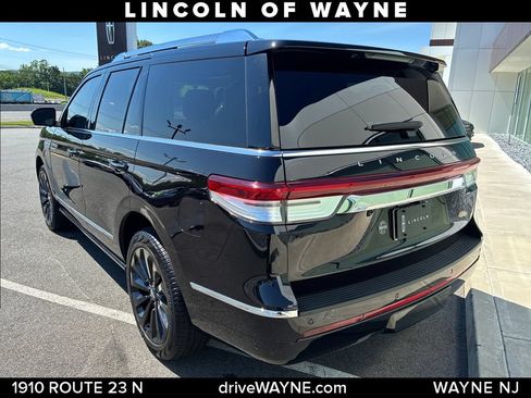 Certified 2024 Lincoln Navigator Reserve AWD/4WD image 4