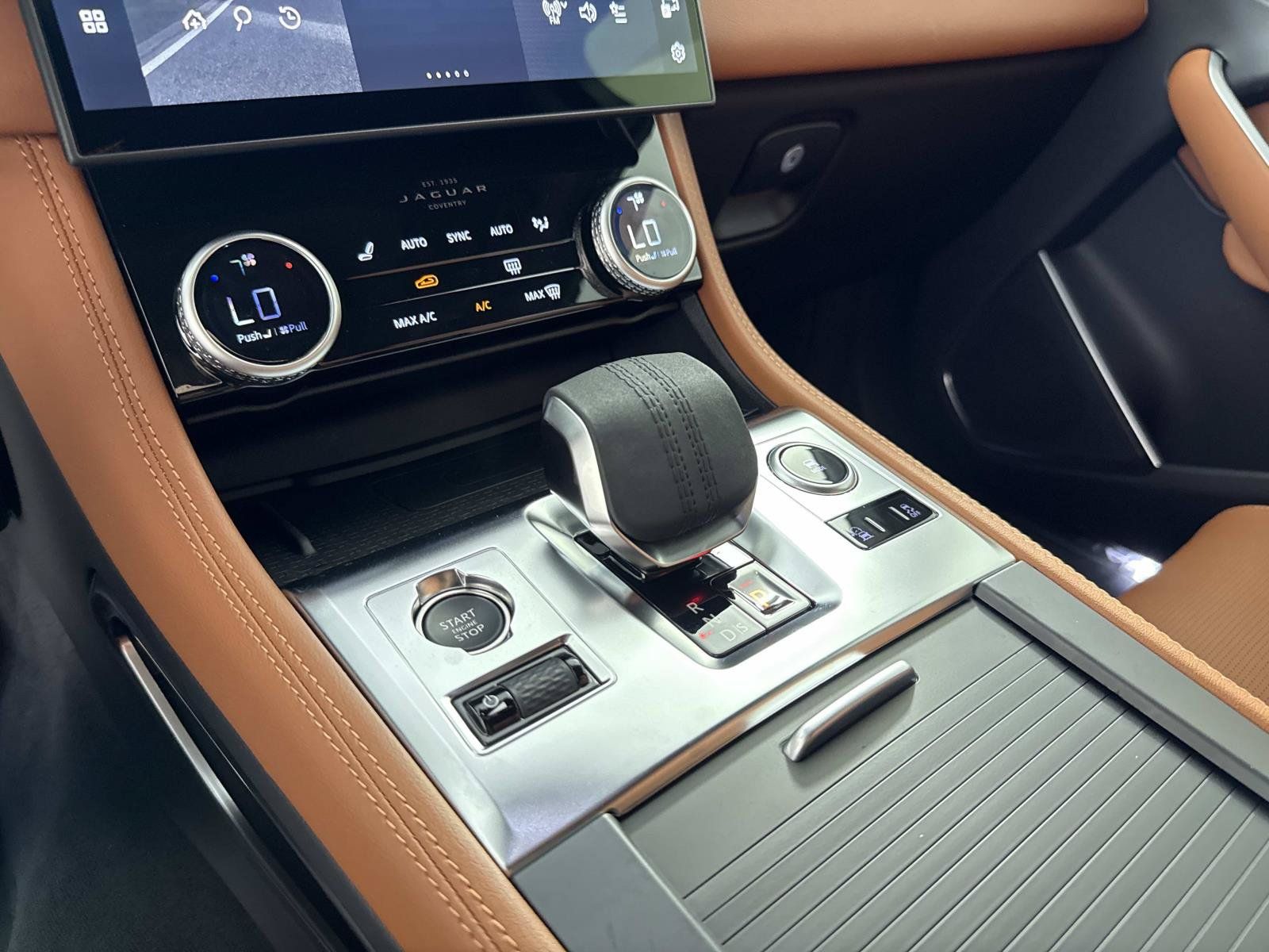 Certified 2026 Jaguar F-PACE R-Dynamic S AWD/4WD image 28