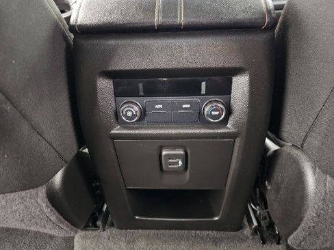 Used 2019 Chevrolet Traverse LT FWD image 38