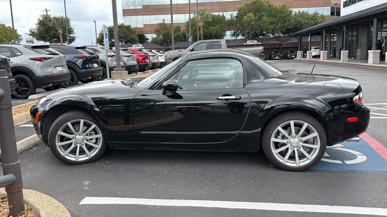 Used 2007 MAZDA MX-5 Miata Grand Touring w/ Premium Pkg RWD image 17