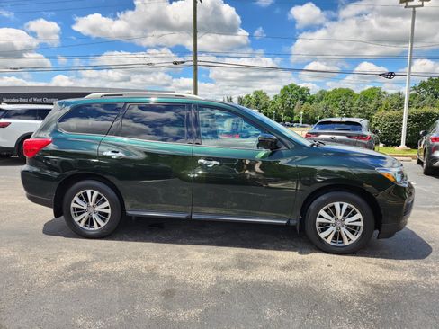 Used 2019 Nissan Pathfinder SL AWD/4WD image 6