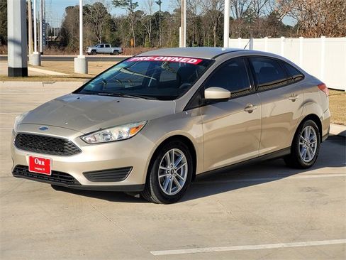 Used 2018 Ford Focus SE image 3