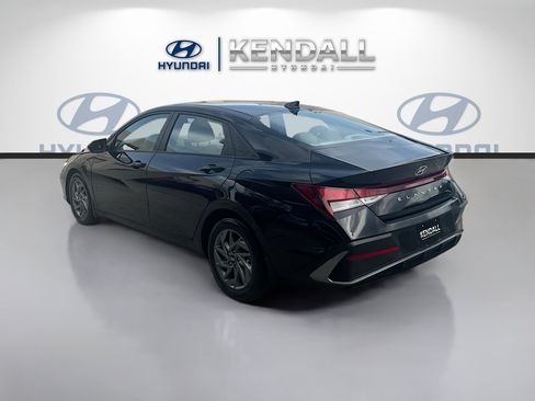 Used 2024 Hyundai Elantra SEL FWD image 4