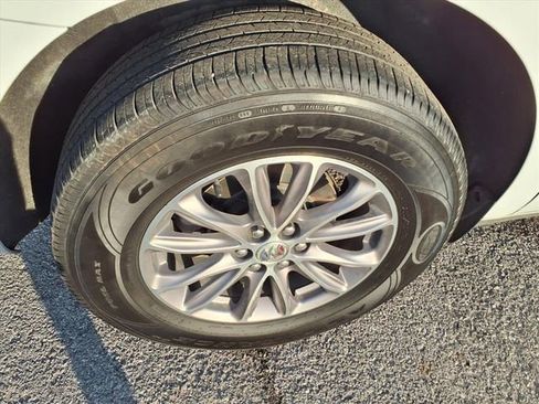 Used 2024 Buick Enclave Premium image 47