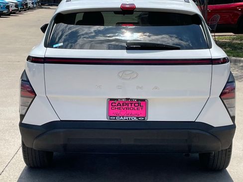 Used 2025 Hyundai Kona SEL FWD image 5