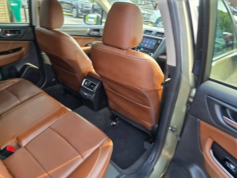 Used 2018 Subaru Outback 3.6R Touring AWD/4WD image 33