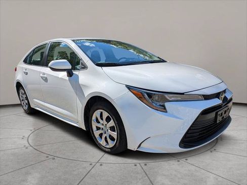 Certified 2025 Toyota Corolla LE FWD image 1
