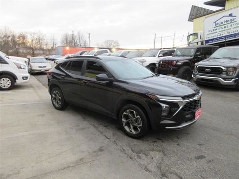 Used 2024 Chevrolet Trax LT image 9