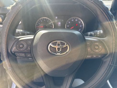 Used 2020 Toyota RAV4 XLE w/ Convenience Package image 7