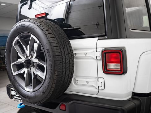 Used 2024 Jeep Wrangler Unlimited image 18