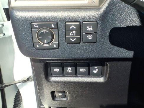 Used 2021 Lexus GX 460 Luxury w/ Accessory Package AWD/4WD image 33