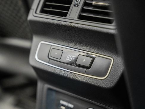 Used 2023 Audi Q5 2.0T Premium Plus w/ Premium Plus Package AWD/4WD image 32
