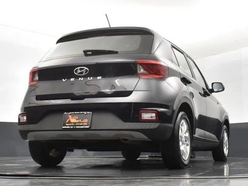 Used 2023 Hyundai Venue SE image 13