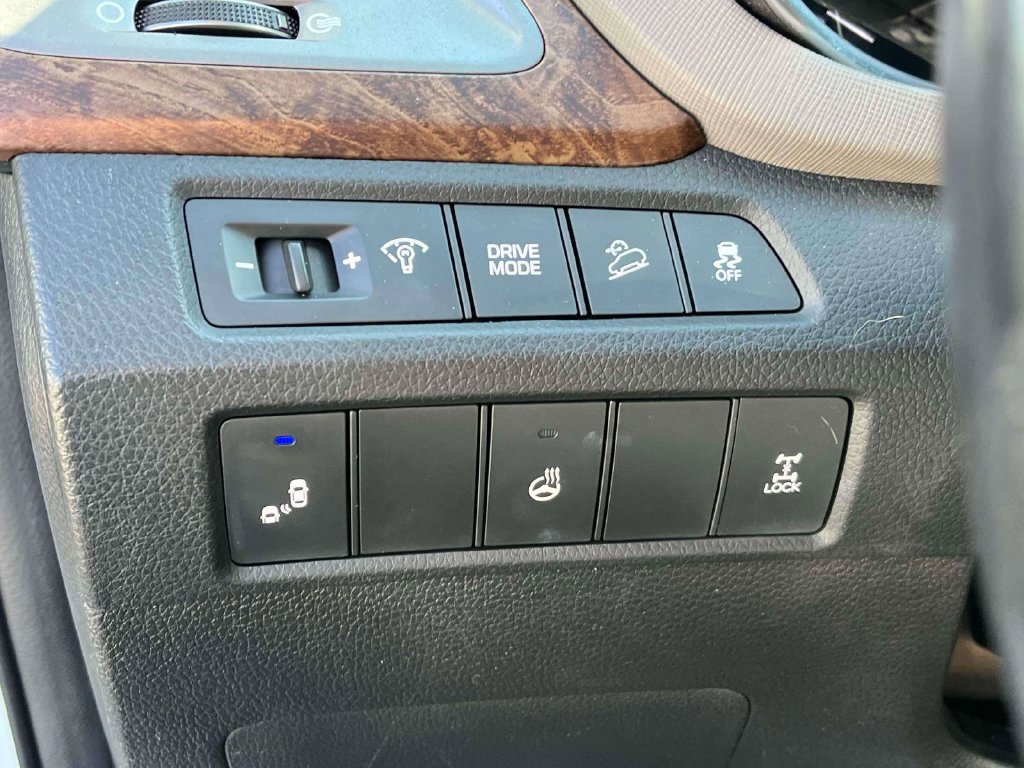 Used 2018 Hyundai Santa Fe Sport w/ 2.4L Tech Package 04 AWD/4WD image 18