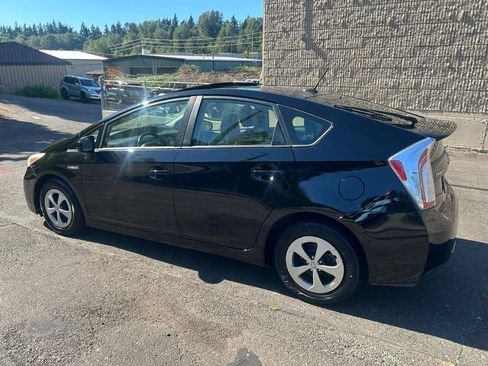 Used 2013 Toyota Prius Four w/ Deluxe Solar Roof Pkg FWD image 7