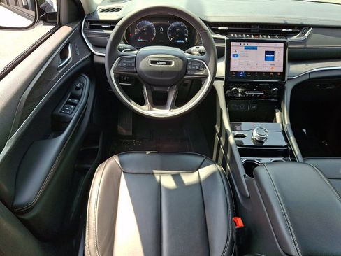 Used 2023 Jeep Grand Cherokee Limited AWD/4WD image 22