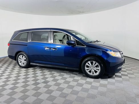 Used 2016 Honda Odyssey SE image 2