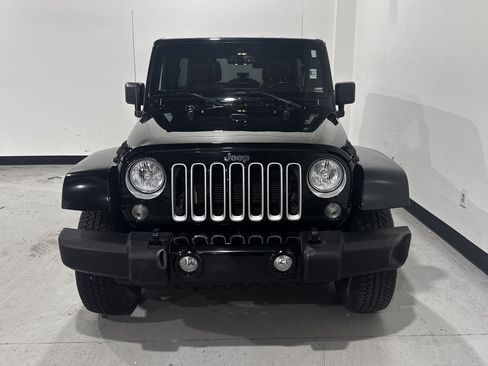Used 2018 Jeep Wrangler Unlimited Sahara w/ Dual Top Group image 9