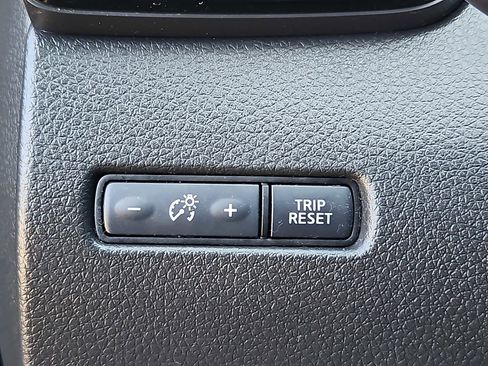 Used 2020 Nissan Rogue Sport S AWD/4WD image 23