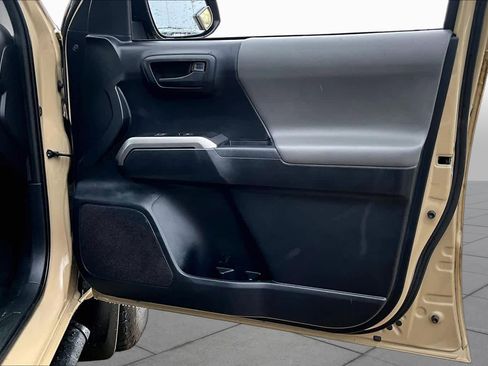 Used 2019 Toyota Tacoma SR5 RWD image 22