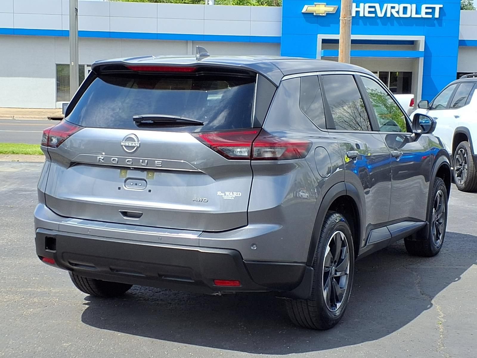 Used 2025 Nissan Rogue SV AWD/4WD image 4