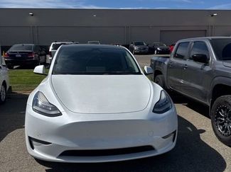 Used 2022 Tesla Model Y Long Range video 1