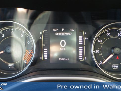 Used 2014 Jeep Cherokee Latitude w/ Comfort/Convenience Group image 11