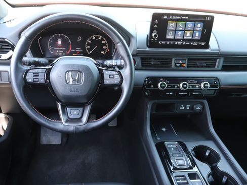 Used 2025 Honda Pilot TrailSport image 19